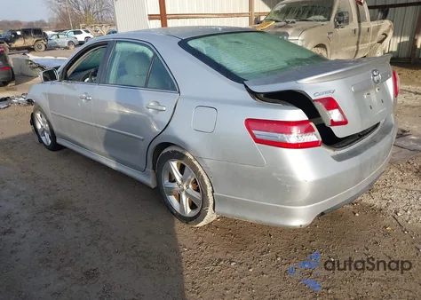 2011 Toyota Camry Se z USA, uszkodzony, nr VIN 4T1BF3EK5BU194051